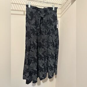 Universal Thread Black and White Skirt NWT
